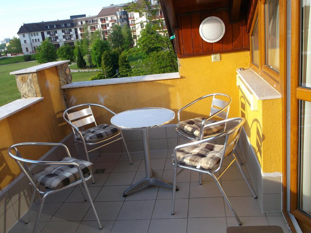Birdland Panorama Apartman Bük Habitación foto